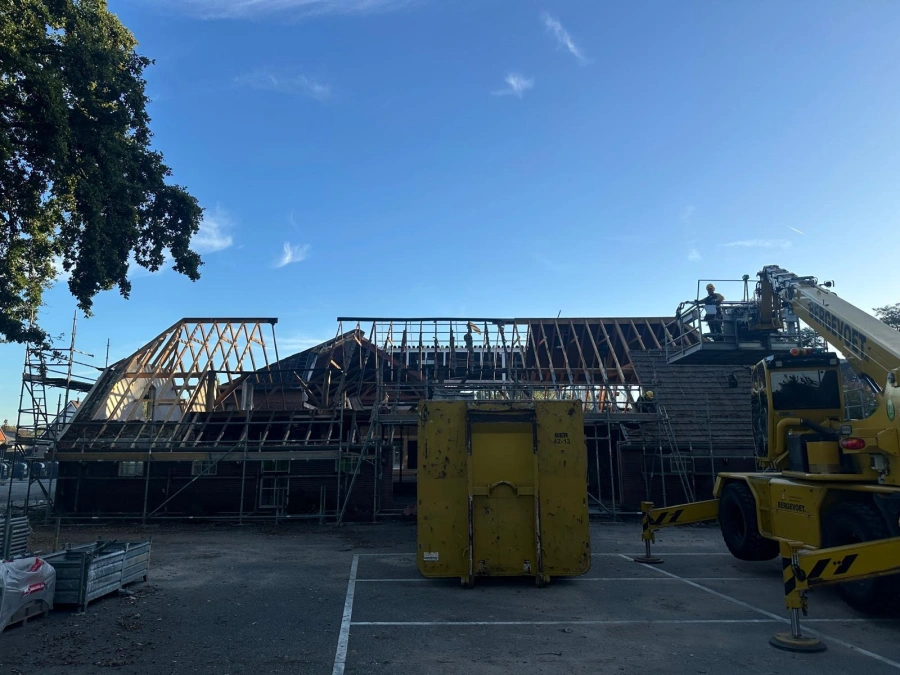 De bouw bij de Dorpsschool in Halle vordert flink!