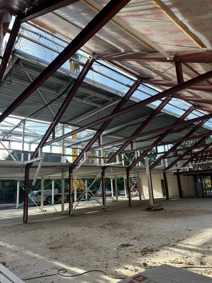De bouw bij de Dorpsschool in Halle vordert flink!