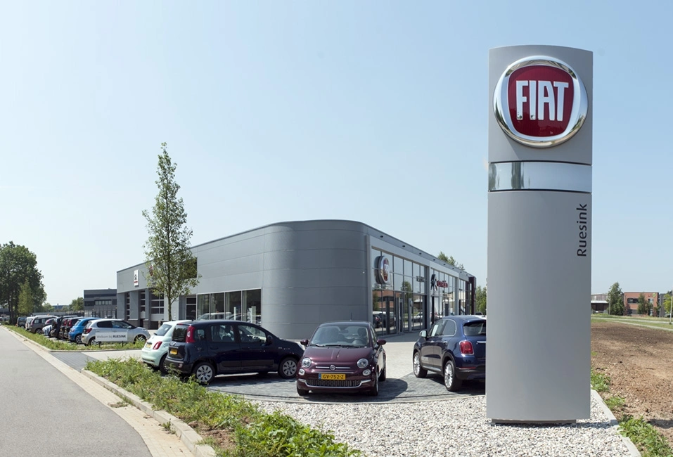 Nieuwbouw auto showroom en werkplaats Citroën , Fiat en DS  Doetinchem