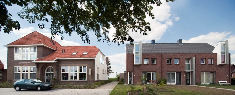 Nieuwbouw 3 starterswoningen en verbouw Theresiaschool tot 4 appartementen Rekken